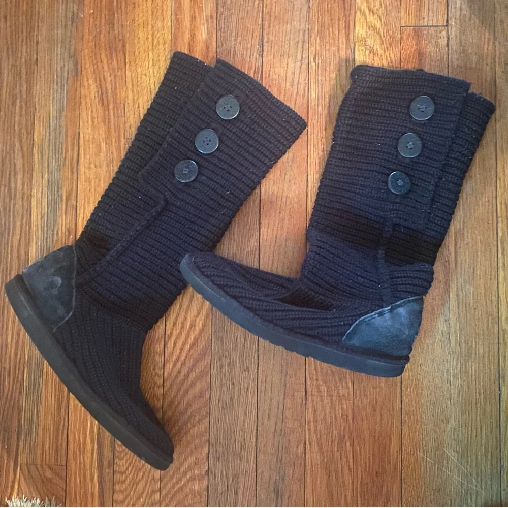 UGG Classic Black Cardy II, Ugg S/N 5819 - women’s Sweater & Suede Boot, 9 - Picture 2 of 12